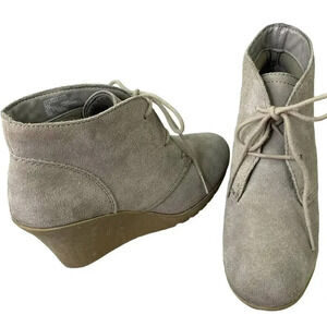 White Mountain Suede Leather Wedge Heel Ankle Boots Lace Up Size 9M Light Gray